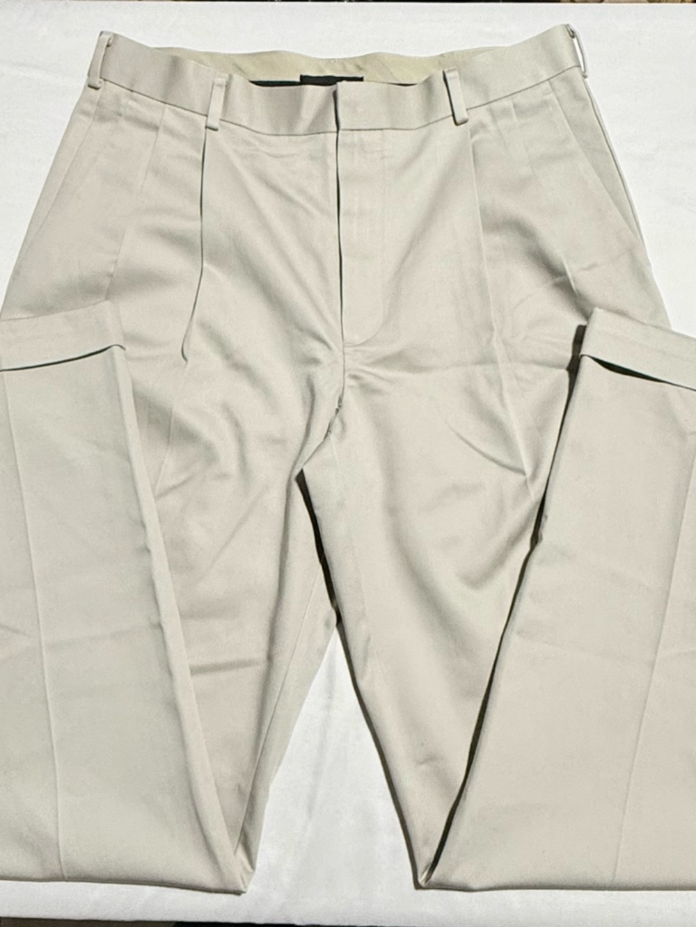 Docker’s Premium D4 Relaxed Fit Men’s Pleated Light Khaki Pants Size 32x32